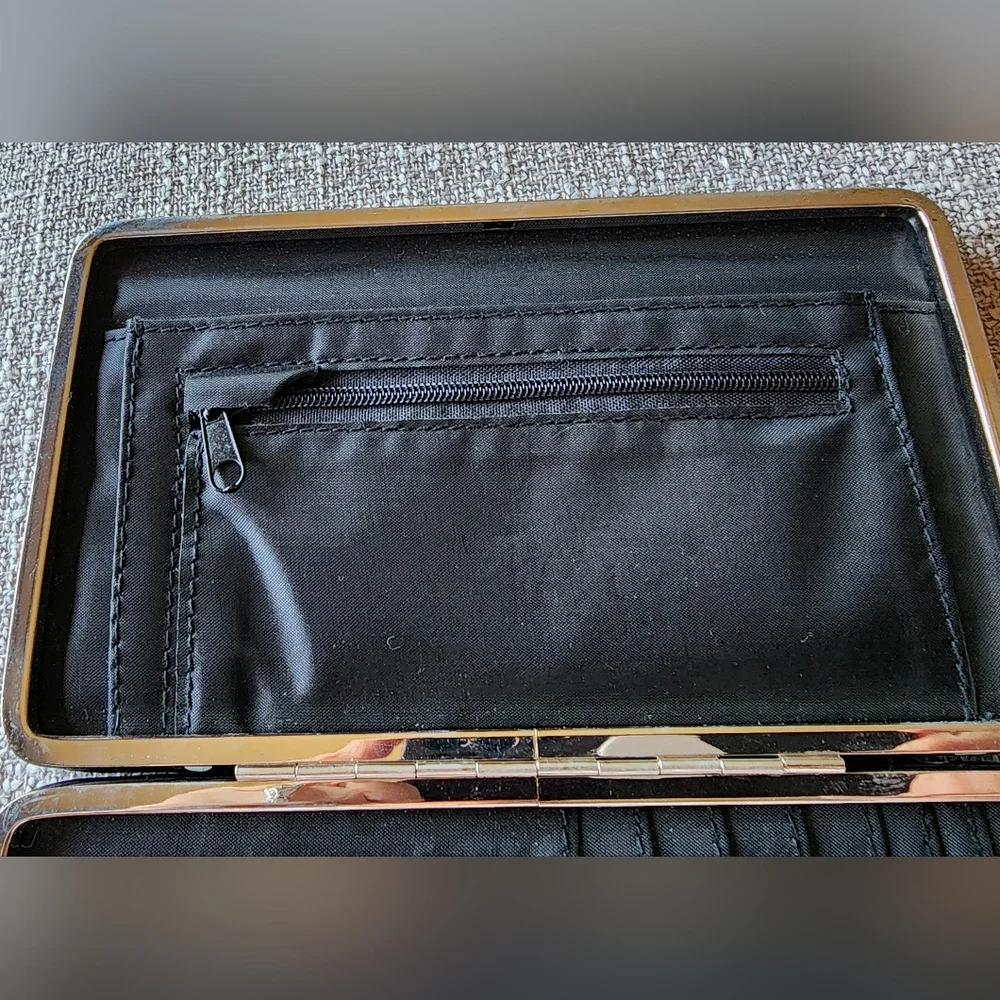 Initial "R" wallet. - Picture 4 of 7